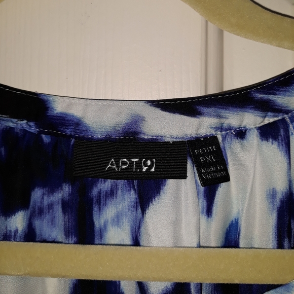 Apt. 9 Watercolor Print Petite XL V-Neck Top - Picture 3 of 3